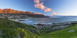 Images Dated 7th August 2017: Camps Bay, Cape Town, Western Cape, South Africa