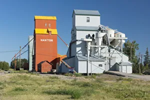 Canada, Alberta, Nanton, grain silo buildings