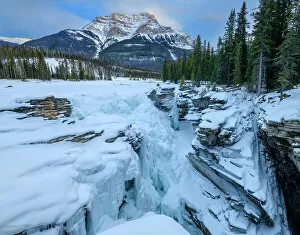 Images Dated 8th February 2023: Canada, Alberta, Rocky Mountains, Jasper National park, Athabasca Falls