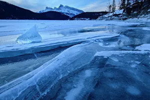 Canada, Alberta, Rocky Mountains, Banff National Park, Lake Minnewanka, Mount Rundle