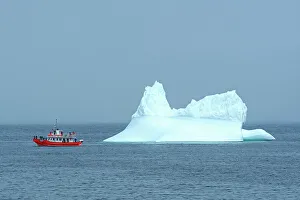 Canada, Maritimes, Newfoundland, Saint Lunaire-Griquet, Labrador, Boat and iceberg