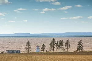 Images Dated 13th March 2019: Canada, Nova Scotia, Blomidon Peninsula, Scotts Bay, seaside village with small lighthouse