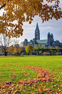 Images Dated 6th July 2012: Canada, Ontario, Ottawa, Canadian Parliament from Majors Hill Park