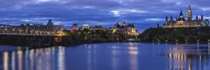 Images Dated 19th October 2016: Canada, Ontario, Ottowa, capital of Canada, Canadian Parliament Building, dawn