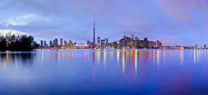 Canada, Ontario, Toronto, CN Tower and Downtown Skyline