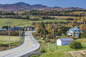 Images Dated 13th October 2017: Canada, Quebec, Capitale-Nationale Region, Charlevoix, Sainte Irenee, Rt 362, autumn