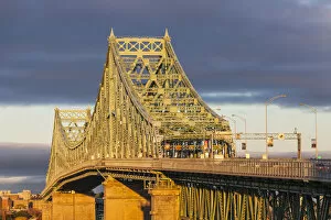 Images Dated 27th October 2017: Canada, Quebec, Montreal, Jacques Cartier Bridge, dawn