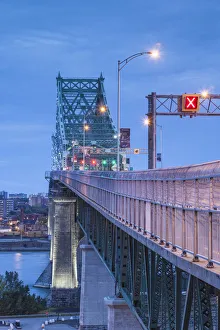 Images Dated 27th March 2018: Canada, Quebec, Montreal, Jacques Cartier Bridge, dawn