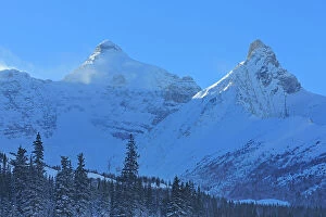 Images Dated 20th April 2023: The Canadian Rocky Mountains along the Icefields Parkway, Banff National Park, Alberta, Canada