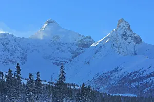 Images Dated 20th April 2023: The Canadian Rocky Mountains along the Icefields Parkway, Banff National Park, Alberta, Canada