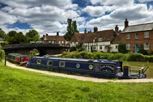 Images Dated 3rd December 2020: Canal Boats on Kennet & Avon Canal, Hungerford, Berkshire, England