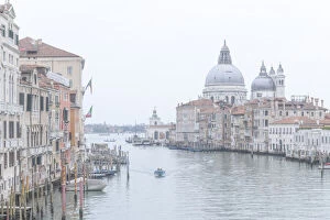 Images Dated 11th June 2021: Canal Grande from the Ponte dell Accademia on a gloomy winter day. Venice, Italy