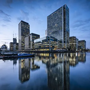 Canary Wharf at dusk, Docklands, London, UK
