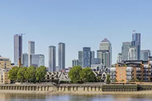 Images Dated 11th June 2020: Canary Wharf and River Thames, London, England, UK