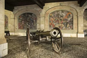 Images Dated 29th July 2014: Cannons outside the Town Hall, Old Town, Geneva, Switzerland