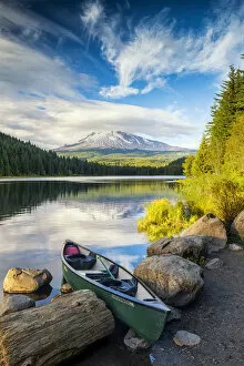 Images Dated 6th October 2017: Canoe on Trillium Lake with Mt. Hood, Oregon, USA