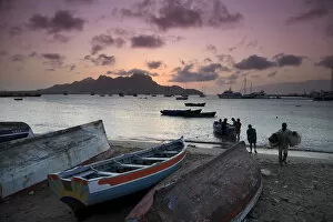 Images Dated 4th May 2010: Cape Verde, Sao Vicente, Mindelo, Fishermen in the harbour