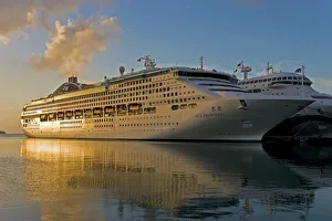 Images Dated 30th April 2008: Caribbean, Antigua, Cruise Ships docked in St. Johns Town