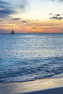 Images Dated 25th September 2020: Caribbean, Aruba, San Nicolas, Sunset on Eagle Beach