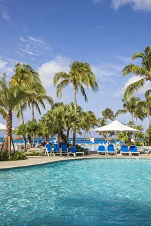 Caribbean, Netherland Antilles, Aruba, Swimming pool at Renaissance resort and casino