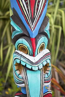 Pacific Islands Gallery: Carved wooden statue, Bora Bora, Society Islands, French Polynesia