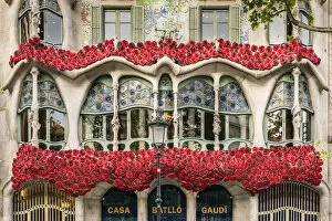 Images Dated 22nd April 2018: Casa Batllo adorned with roses to celebrate La Diada de Sant Jordi or Saint Georges Day