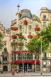 Adorned Gallery: Casa Batllo adorned with roses to celebrate La Diada de Sant Jordi or Saint George s