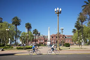 Images Dated 1st September 2008: Casa Rosada and Piramide de Mayo, Plaza de Mayo, Buenos Aires, Argentina