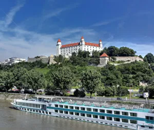 Images Dated 22nd January 2014: Castle of Bratislava, Bratislava, Slovakia