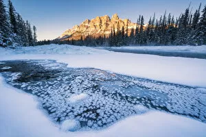 Images Dated 1st March 2017: Castle Mountain in Winter, Banff National Park, Alberta, Canada