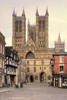 Images Dated 6th November 2012: Castle square, Lincoln Cathedral, Lincoln, Lincolnshire, England, UK