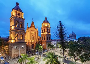 Cathedral Basilica of St. Lawrence, twilight, 24 de Septiembre Square, Santa Cruz