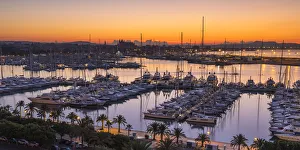 Images Dated 6th October 2017: Cathedral La Seu and harbour, Palma, Mallorca (Majorca), Balearic Islands, Spain