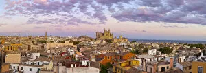 Images Dated 23rd November 2011: Cathedral La Seu and old town rooftops, Palma de Mallorca, Mallorca, Balearic Islands