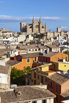 Cathedral La Seu and old town rooftops, Palma de Mallorca, Mallorca, Balearic Islands