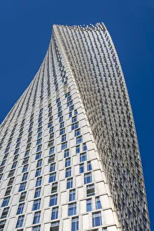 Images Dated 11th November 2021: Cayan Tower, Dubai Marina, Dubai, United Arab Emirates