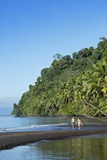 Images Dated 1st May 2015: Central America, Costa Rica, Golfito, a young couple on a black sand beach in Piedras