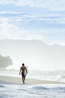 Images Dated 1st May 2015: Central America, Costa Rica, Puntarenas, Nicoya peninsula, a male surfer on a beach