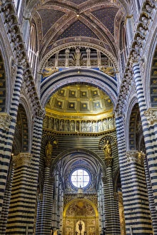 Images Dated 30th August 2019: Central nave of Duomo di Siena (Siena Cathedral) interior, Siena, Tuscany, Italy, Europe