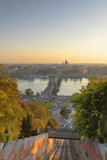 Images Dated 15th November 2018: Chain Bridge (Szechenyi Bridge) and Buda Castle Funicular, Budapest, Hungary