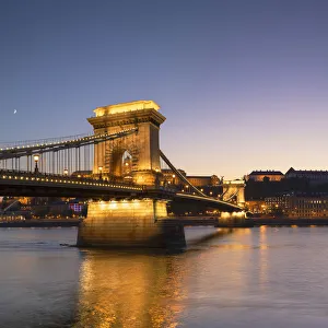 Chain Bridge Prints: Chain Bridge (Szechenyi Lanchid) at dusk, Budapest, Hungary
