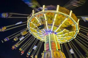 Images Dated 13th August 2014: Chair Swing ride at Hamburger DOM funfair at night, St. Pauli, Hamburg, Germany