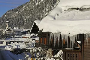 Icicles Collection: Chalet, Kaiserblick, Reit im Winkl, Chiemgau, Bavaria, Germany
