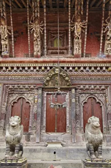 Images Dated 16th May 2013: Changu Narayan Temple (UNESCO World Heritage Site), Bhaktapur, Kathmandu Valley, Nepal