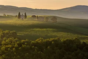 The Chapel of Madonna of Vitaleta dawn, San Quirico d Orcia, Tuscany, Italy