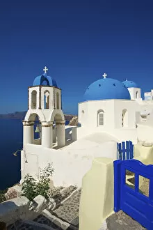 Images Dated 23rd January 2014: Chapel in Oia, Santorini, Cyclades, Greece