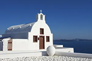 Images Dated 23rd January 2014: Chapel in Oia, Santorini, Cyclades, Greece