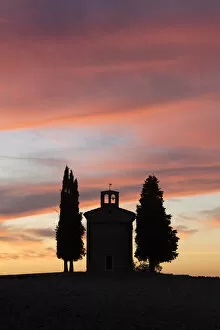 Chapel of Vitaleta at sunset, Val d Orcia, San Quirco d Orcia, Tuscany, Italy