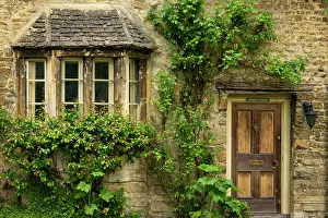 Oxfordshire Prints: Characterful Cotswolds housefront in Burford, Oxfordshire, England. Spring (May) 2019