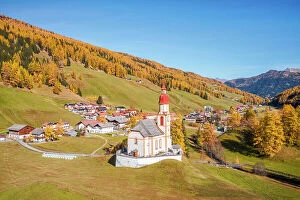 Mountainscape Collection: The charming village of Obernberg am Brenner with the iconic church of Sankt Nikolaus on an autumn